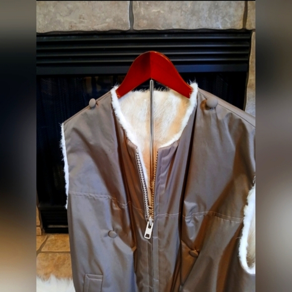 Chic Faux Fur Vest in Cream - Picture 10 of 14